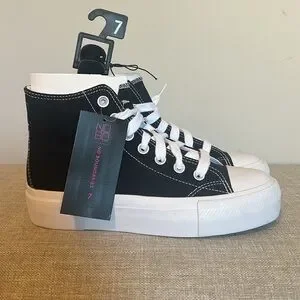 NWT No Boundaries Women's Casual Platform High-Top lace up